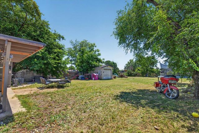 7524 Fruitridge Rd, Sacramento, CA 95820