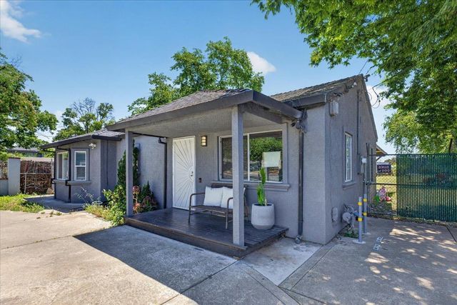 7524 Fruitridge Rd, Sacramento, CA 95820