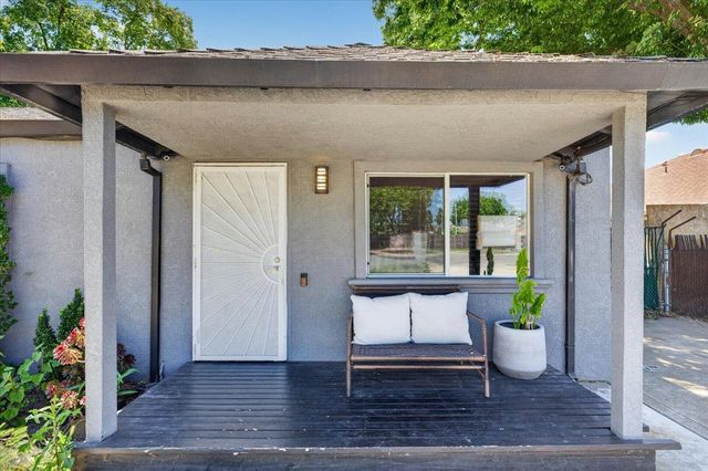 7524 Fruitridge Rd, Sacramento, CA 95820