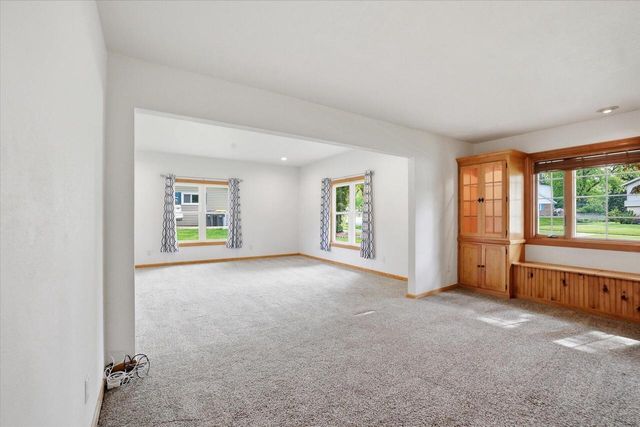 1880 Stardust DRIVE, Waukesha, WI 53186