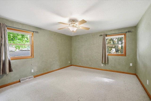 1880 Stardust DRIVE, Waukesha, WI 53186