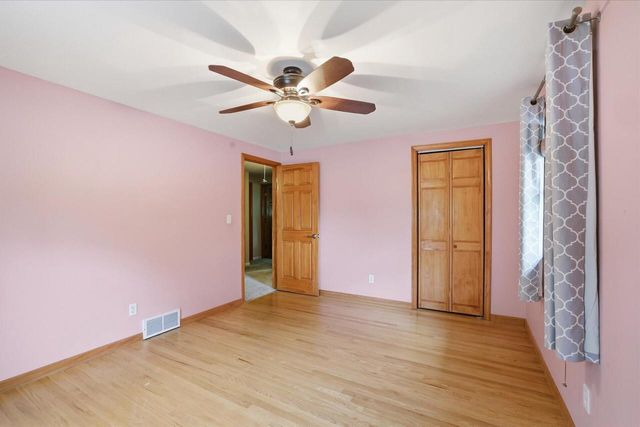 1880 Stardust DRIVE, Waukesha, WI 53186