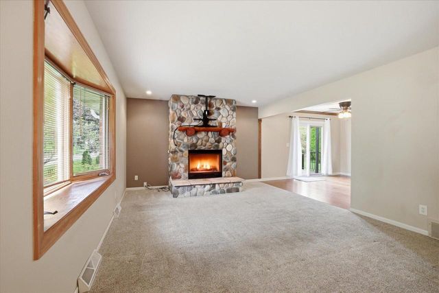 1880 Stardust DRIVE, Waukesha, WI 53186