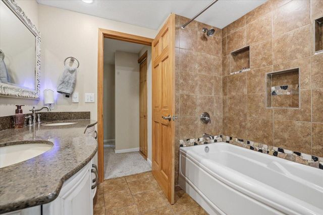 1880 Stardust DRIVE, Waukesha, WI 53186