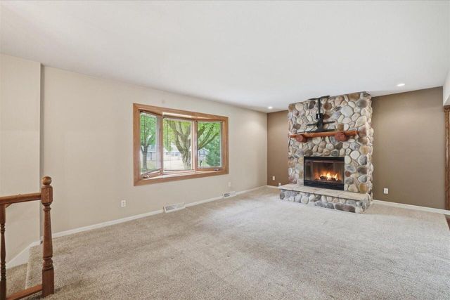 1880 Stardust DRIVE, Waukesha, WI 53186