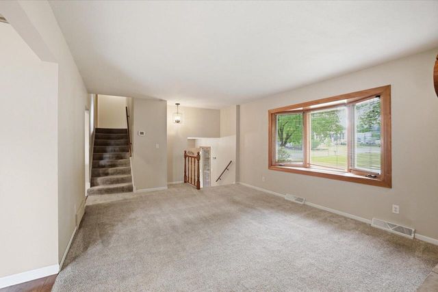 1880 Stardust DRIVE, Waukesha, WI 53186