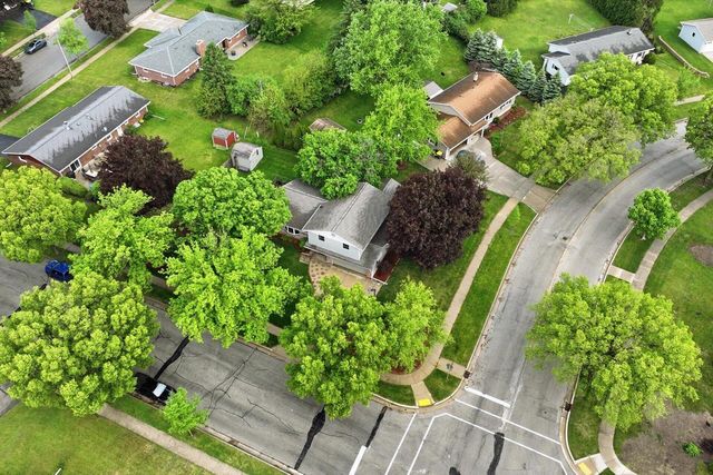 1880 Stardust DRIVE, Waukesha, WI 53186