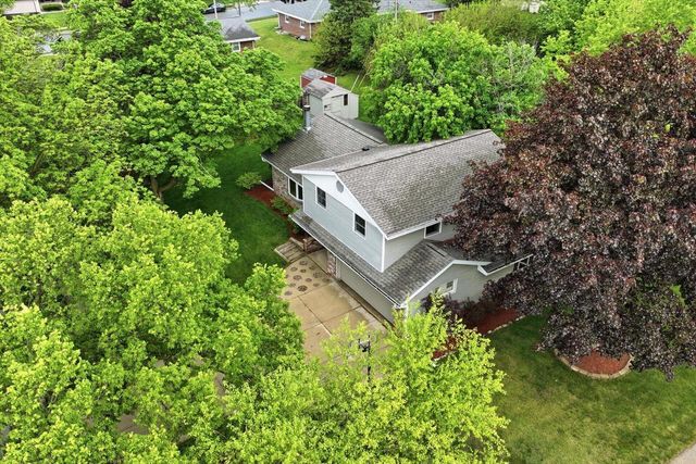 1880 Stardust DRIVE, Waukesha, WI 53186
