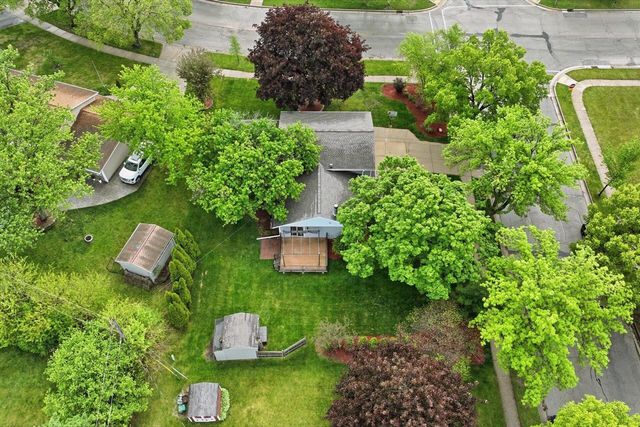 1880 Stardust DRIVE, Waukesha, WI 53186