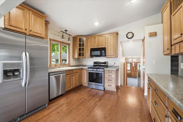 1880 Stardust DRIVE, Waukesha, WI 53186