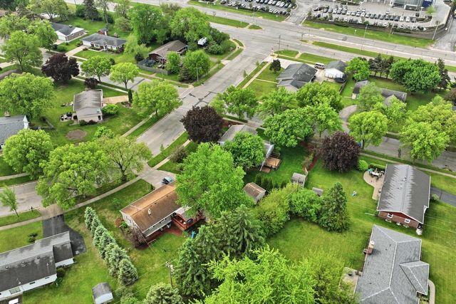 1880 Stardust DRIVE, Waukesha, WI 53186