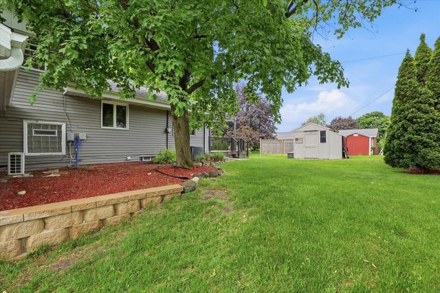 1880 Stardust DRIVE, Waukesha, WI 53186
