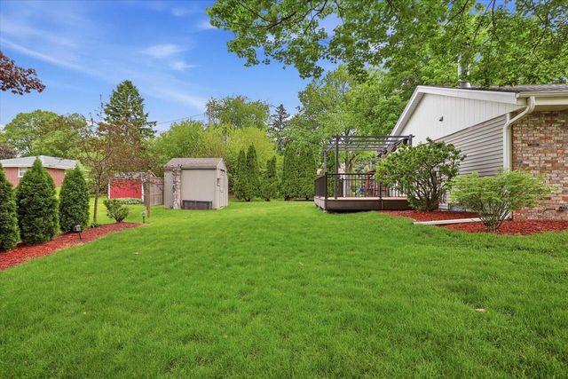 1880 Stardust DRIVE, Waukesha, WI 53186