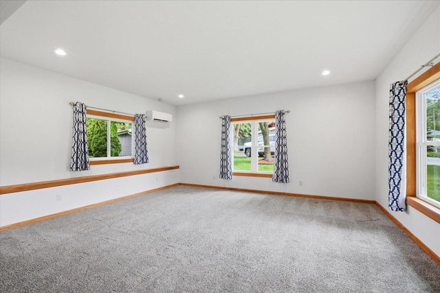 1880 Stardust DRIVE, Waukesha, WI 53186