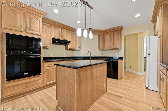 1132 Wood Trail, Oxford, MI 48371