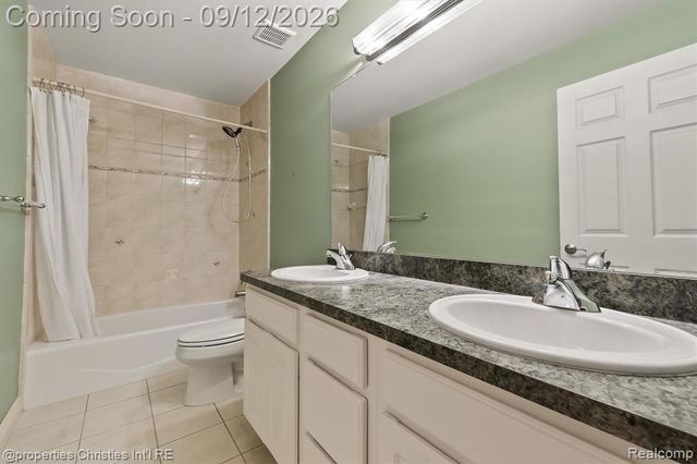 1132 Wood Trail, Oxford, MI 48371