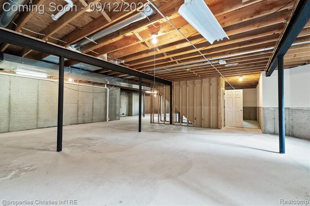 1132 Wood Trail, Oxford, MI 48371