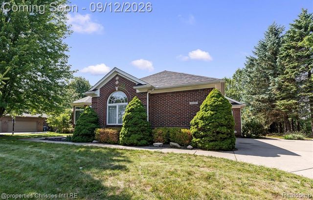 1132 Wood Trail, Oxford, MI 48371