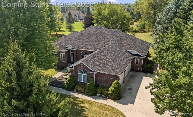 1132 Wood Trail, Oxford, MI 48371