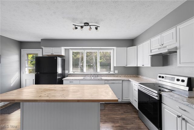 2395 Hull Drive, Copley, OH 44321