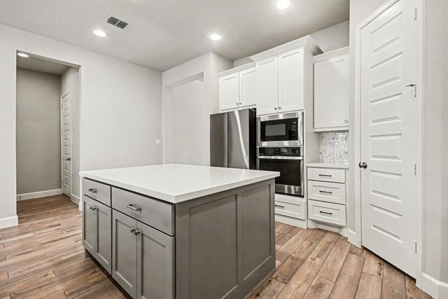 12310 Grassy Bend Drive, Mont Belvieu, TX 77523