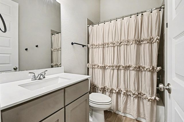 12310 Grassy Bend Drive, Mont Belvieu, TX 77523