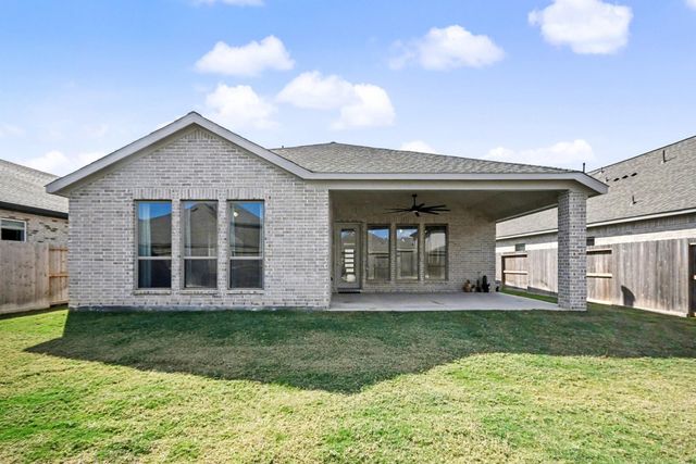 12310 Grassy Bend Drive, Mont Belvieu, TX 77523
