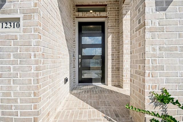 12310 Grassy Bend Drive, Mont Belvieu, TX 77523