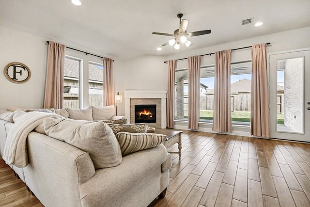 12310 Grassy Bend Drive, Mont Belvieu, TX 77523