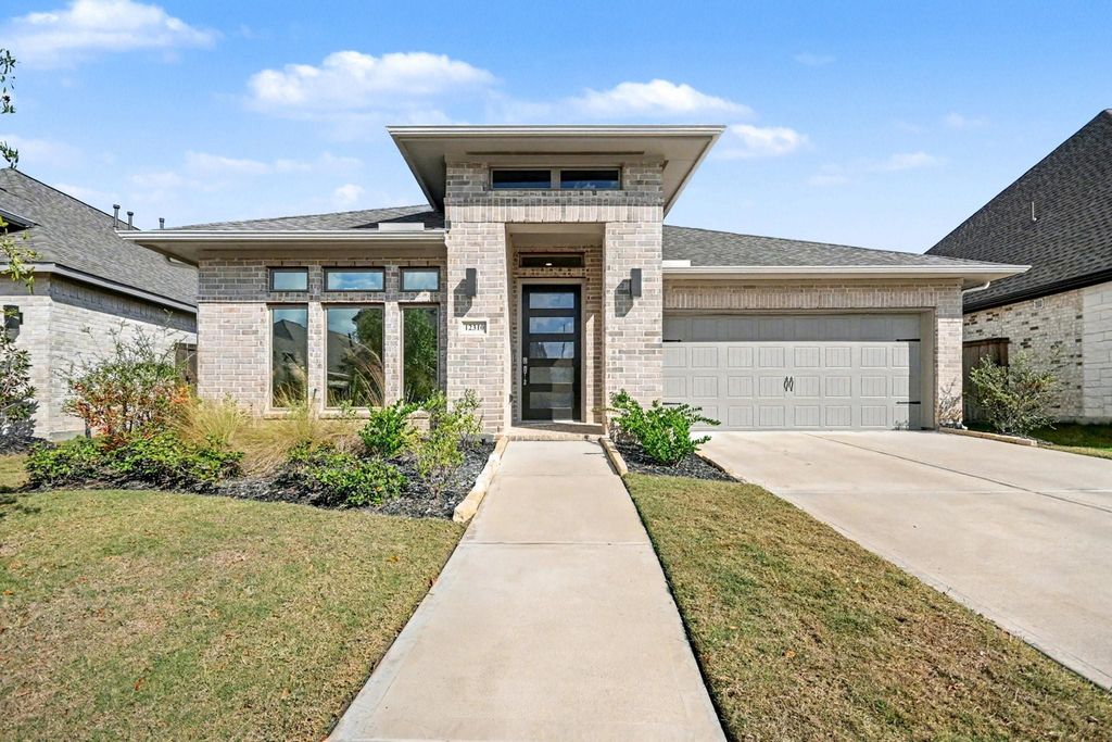 12310 Grassy Bend Drive, Mont Belvieu, TX 77523