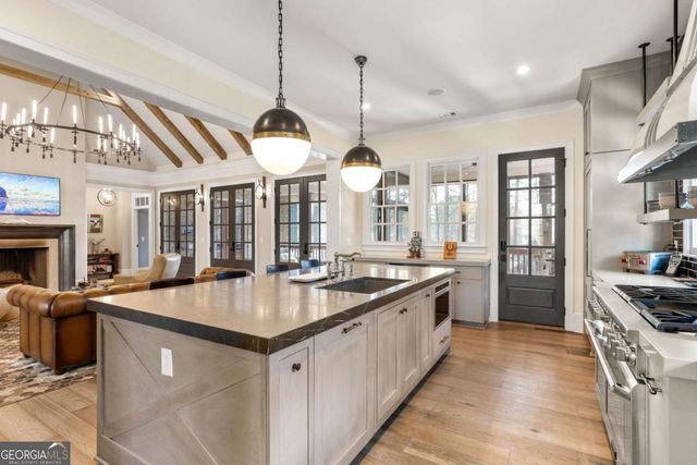 10748 Serenbe Lane, Chattahoochee Hills, GA 30268