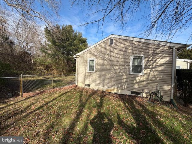 205 AVOCADO RD, Cape May Court House, NJ 08210