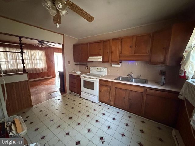 205 AVOCADO RD, Cape May Court House, NJ 08210