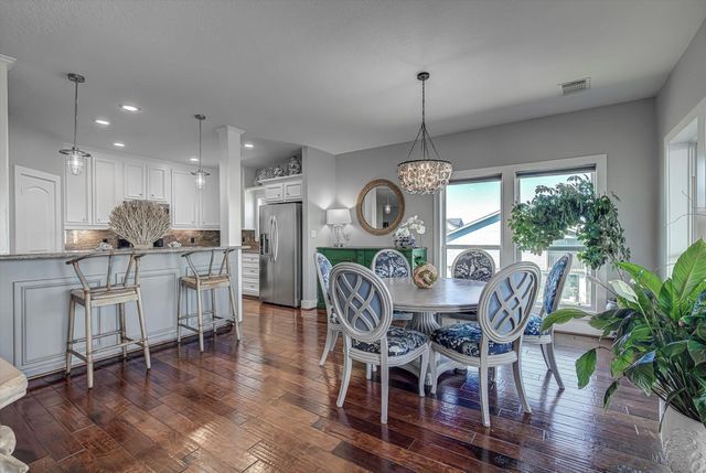 1007 Redfish Street, Bayou Vista, TX 77563