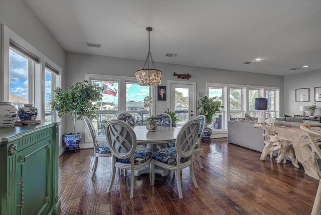 1007 Redfish Street, Bayou Vista, TX 77563