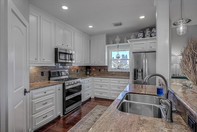 1007 Redfish Street, Bayou Vista, TX 77563