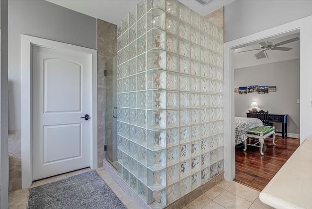 1007 Redfish Street, Bayou Vista, TX 77563