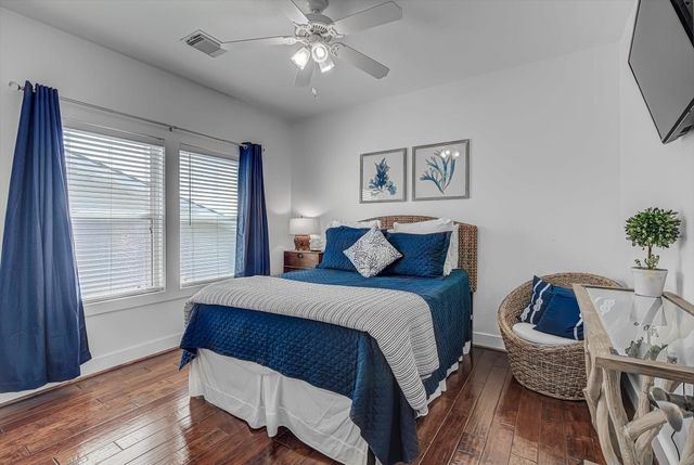 1007 Redfish Street, Bayou Vista, TX 77563