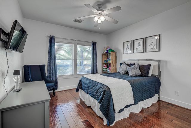 1007 Redfish Street, Bayou Vista, TX 77563