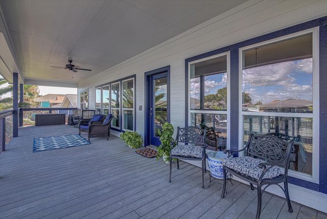 1007 Redfish Street, Bayou Vista, TX 77563