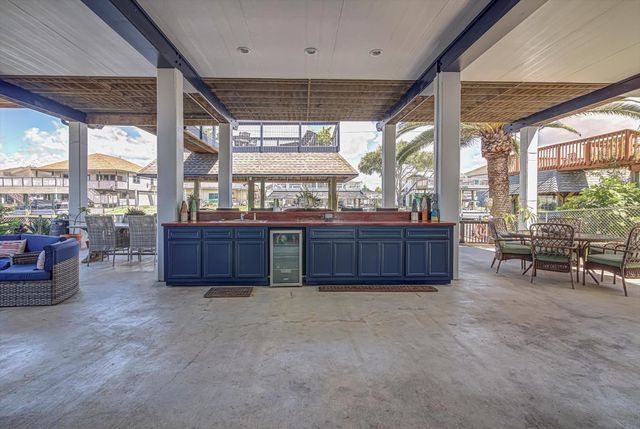 1007 Redfish Street, Bayou Vista, TX 77563