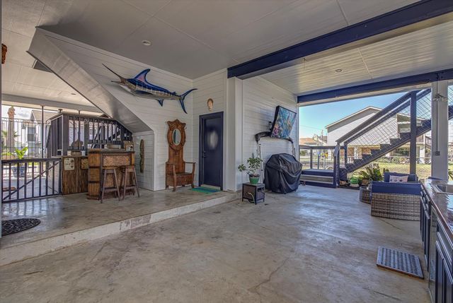 1007 Redfish Street, Bayou Vista, TX 77563