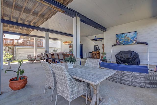 1007 Redfish Street, Bayou Vista, TX 77563