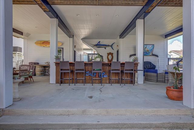 1007 Redfish Street, Bayou Vista, TX 77563