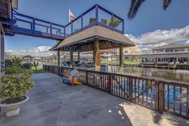 1007 Redfish Street, Bayou Vista, TX 77563