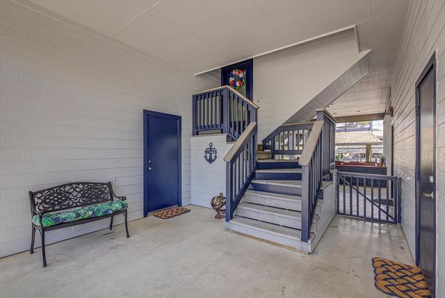 1007 Redfish Street, Bayou Vista, TX 77563