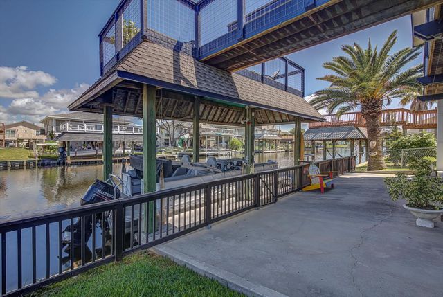 1007 Redfish Street, Bayou Vista, TX 77563