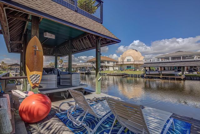 1007 Redfish Street, Bayou Vista, TX 77563