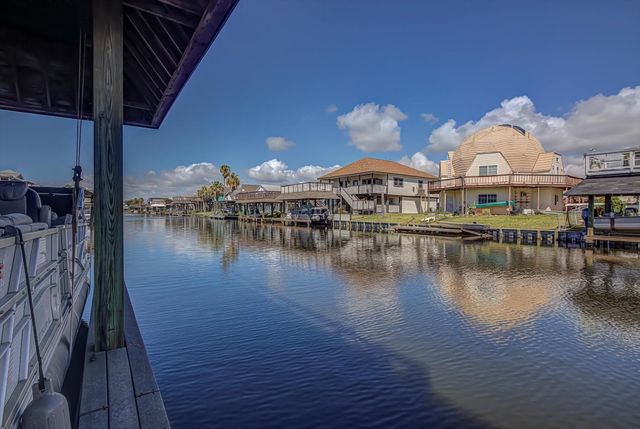 1007 Redfish Street, Bayou Vista, TX 77563