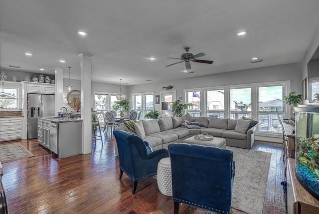 1007 Redfish Street, Bayou Vista, TX 77563